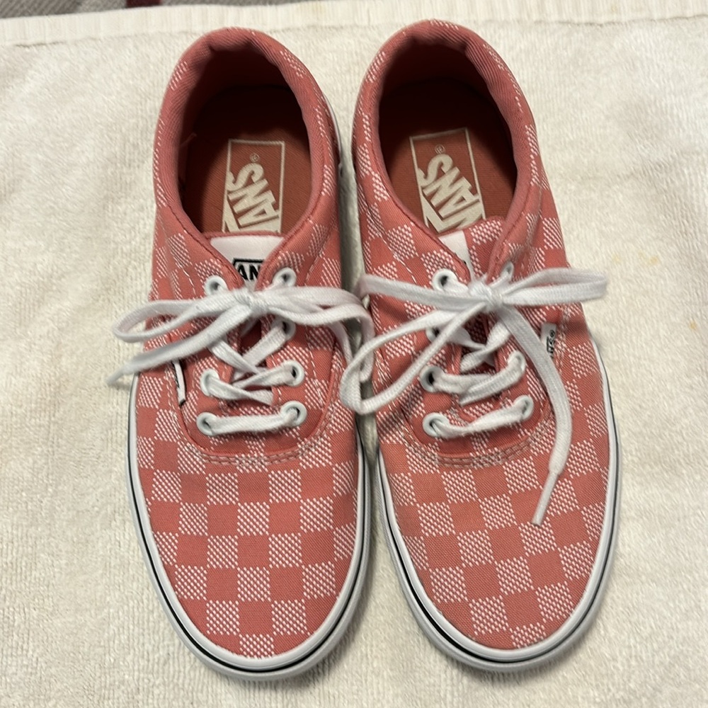 Vans women’s size 6.5 excellent condition, pink checkers tennis shoes
